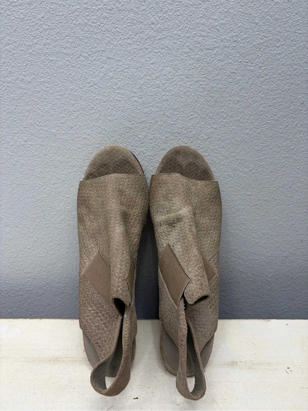 Eileen Fisher Taupe Thatched Suede Wood Block Heels Size 7